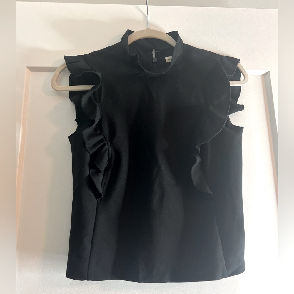Black fitted top
